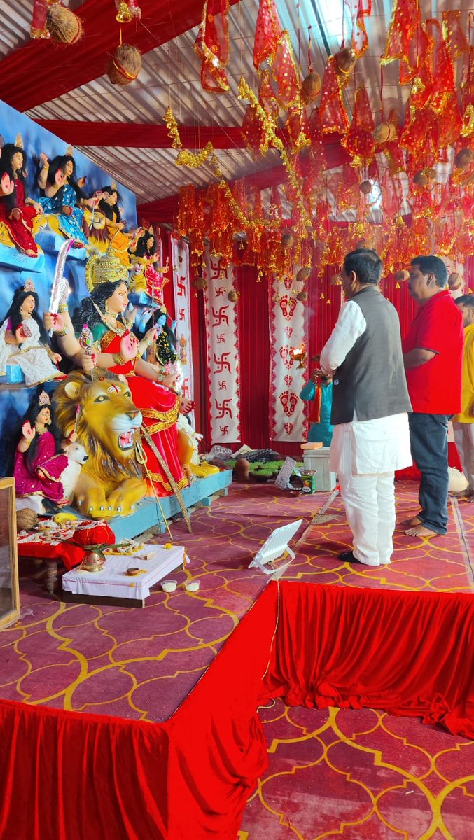 KedarNathGupta's tweet photo. भारतीय जनता पार्टी के वरिष्ठ नेता भाई श्री दीपक भारद्वाज जी की टीम के द्वारा भव्य दुर्गा उत्सव का आयोजन किया गया है। इसमें सम्मिलित होकर मां की आरती की एवं समस्त प्रदेशवासियों की खुशहाली की कामना की। 

आप सभी को नवरात्रि पर्व की हार्दिक बधाई एवं शुभकामनाएं। https://t.co/tOpM2dIrJG
