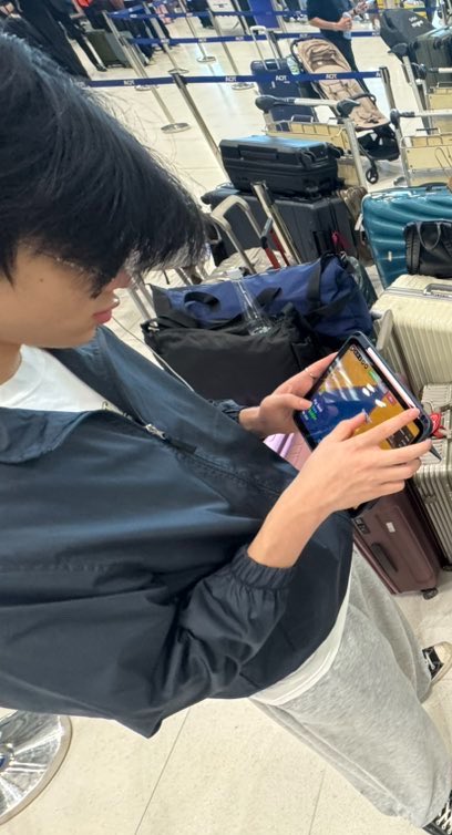 phiangporpor's tweet photo. แฟนใคร หล่อจัง https://t.co/cE4bMAbtBL