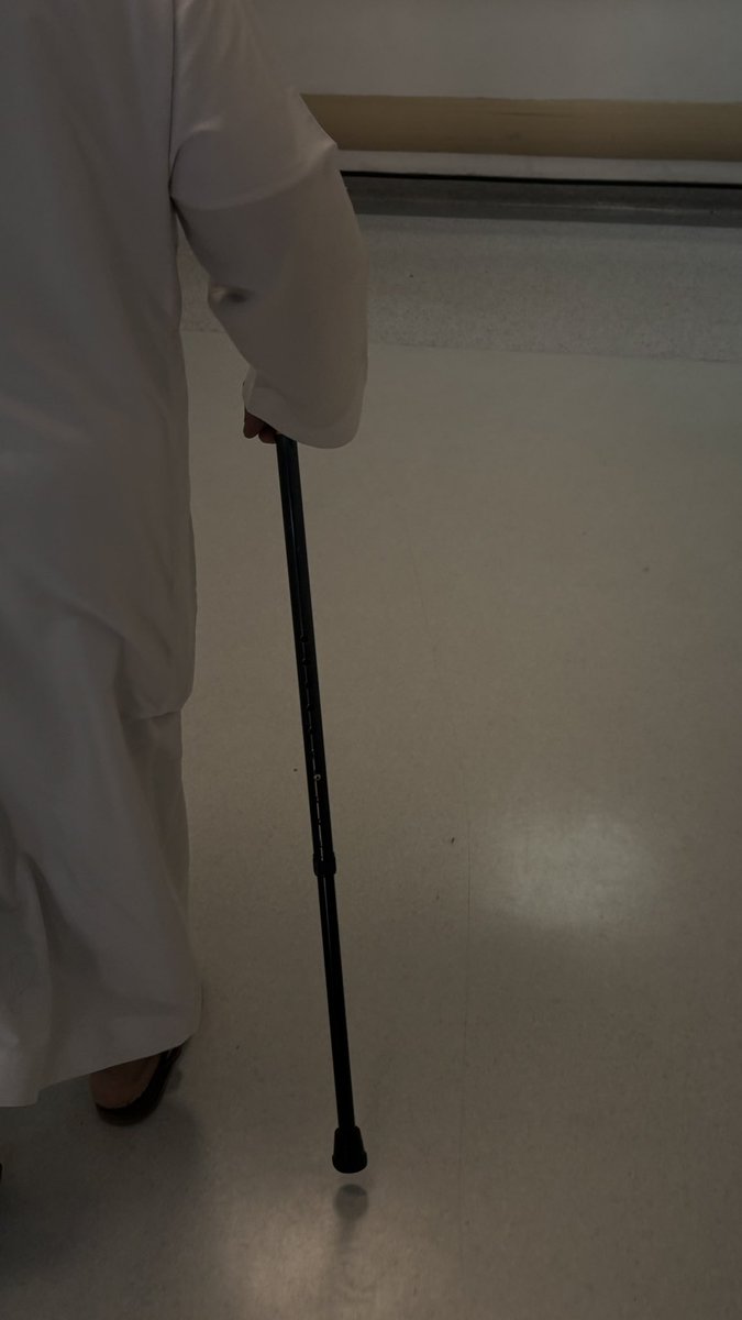 vf0zl's tweet photo. موقف اليوم:
ابوي عنده موعد وجاء دق علي الباب بدون مايصحيني شافني نايمه قفل الباب قمت فزيت تذكرت موعده طلعت وراه علطول قال اوه صحيتي ماكنت ابغا اصحيك واحسبك نسيتي من الموعد حقي نعم حبيبي! انسى الدنيا ولا انساك 
ااخخ استودعته الله وين ما راح 
طول اليوم ابكي ع الي صار 🥺😔😔 https://t.co/Anl2Ahmayz