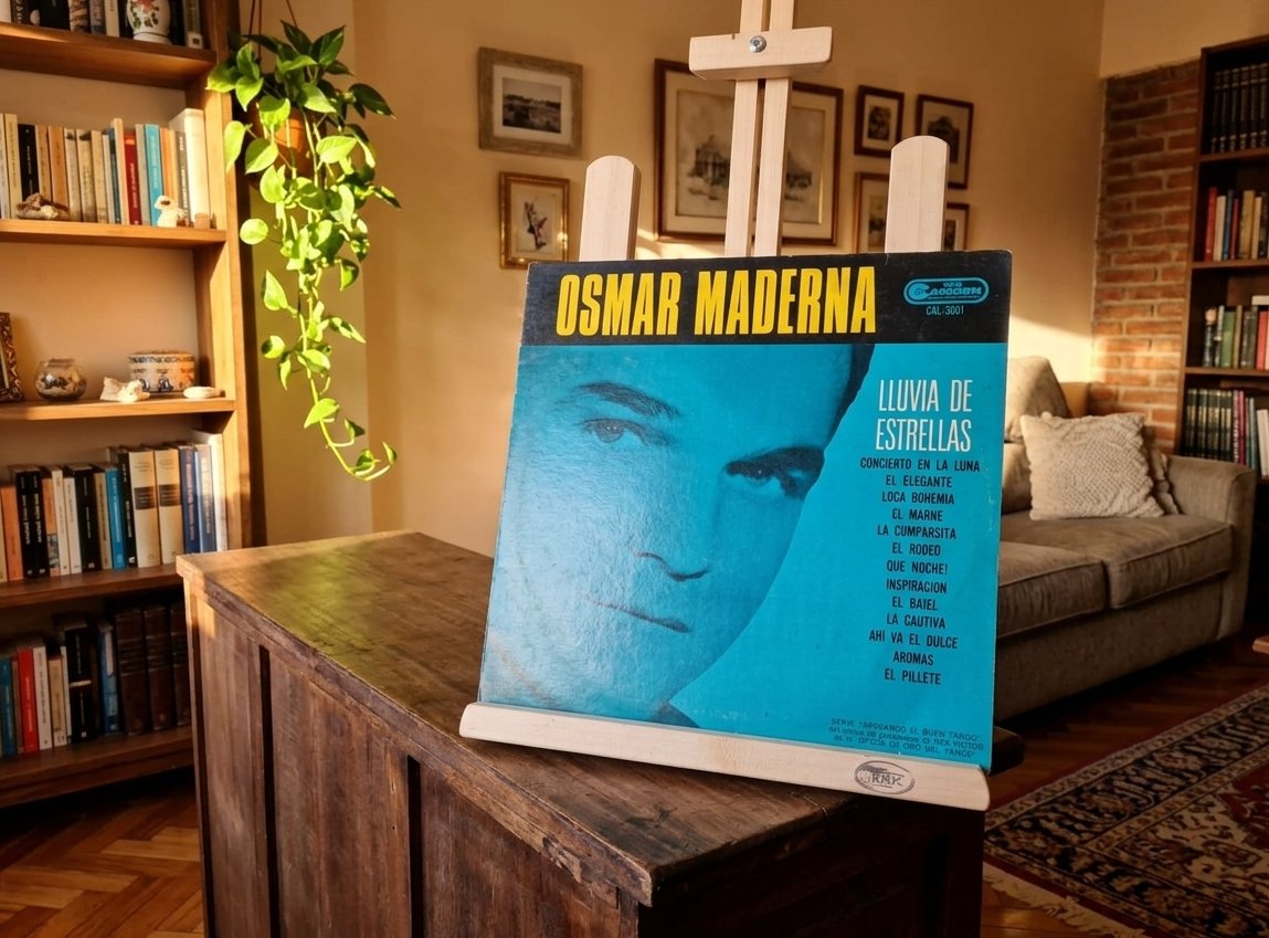 laplazadeltango's tweet photo. ¡Solo 1 unidad! 🎶 OSMAR MADERNA – Lluvia de Estrellas (RCA), tango 4★ a $15 000. ¿Te lo llevás? https://t.co/o6R4GZJoX5  

#Vinilos #Tango #Coleccionismo https://t.co/tBfhco0UmR