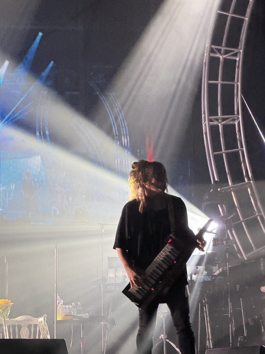 Rockparty71's tweet photo. 「SOPHIA TOUR 2026 ALIVE Final」
NHKホール無事終了しました！！
ありがとうございました！！
7月、8月と続いたツアーの集大成でした。
改めてデビューして31年間ミュージシャンとしてやってこれた事に感謝しています。
本当にありがとうございました！！
SOPHIAのライブは今年最後12月31日大阪オリックス劇場であります。
またそこで会えるのを楽しみにしています！！
お疲れ様でした！！
#SOPHIA 
#都啓一