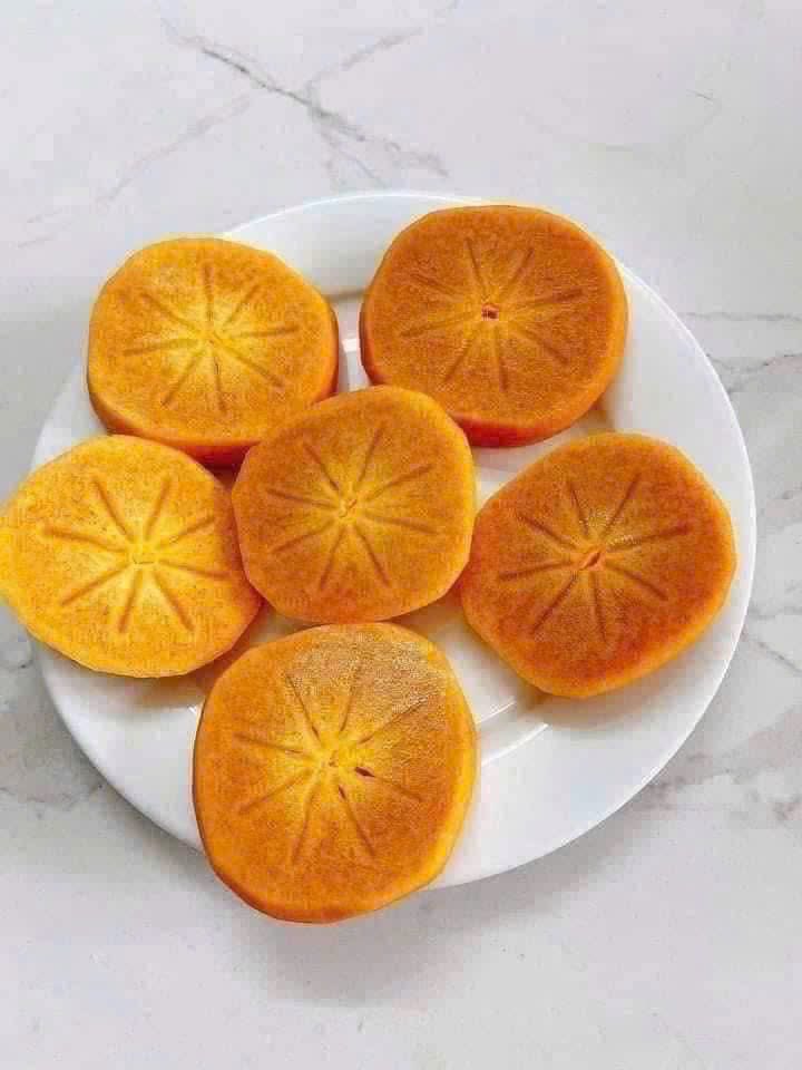 duongngochb's tweet photo. Những lát hồng giòn cắt ngang để lộ hình ngôi sao 8 cánh hoàn hảo và vô cùng bắt mắt. https://t.co/5w8UIQRvY1