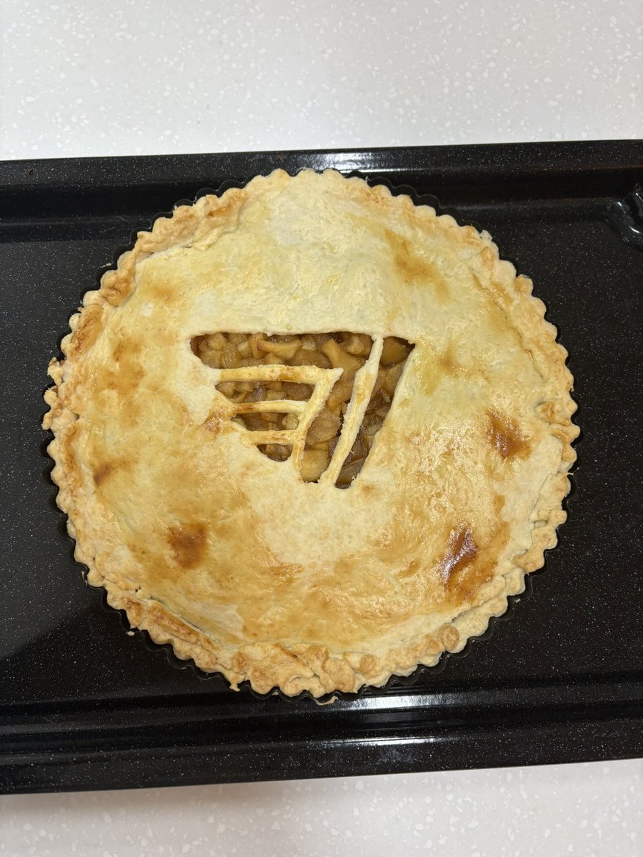 eunin_draw's tweet photo. T1 월즈 우승을 기원하며 만든 파이🥧 https://t.co/V3AqnNGgiR