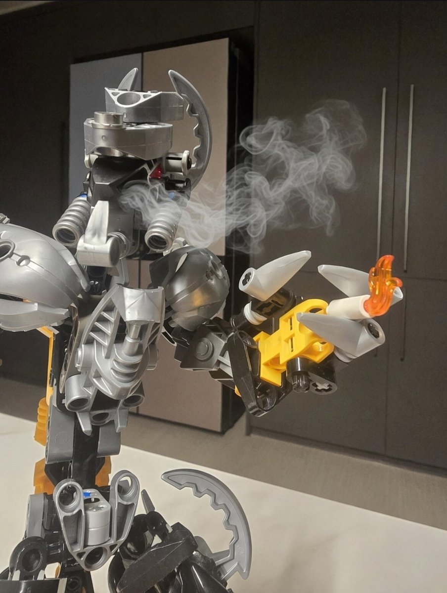 52d4f94ebd0f4f5's tweet photo. The Boss

#bionicle https://t.co/p7Qcu6uDjM