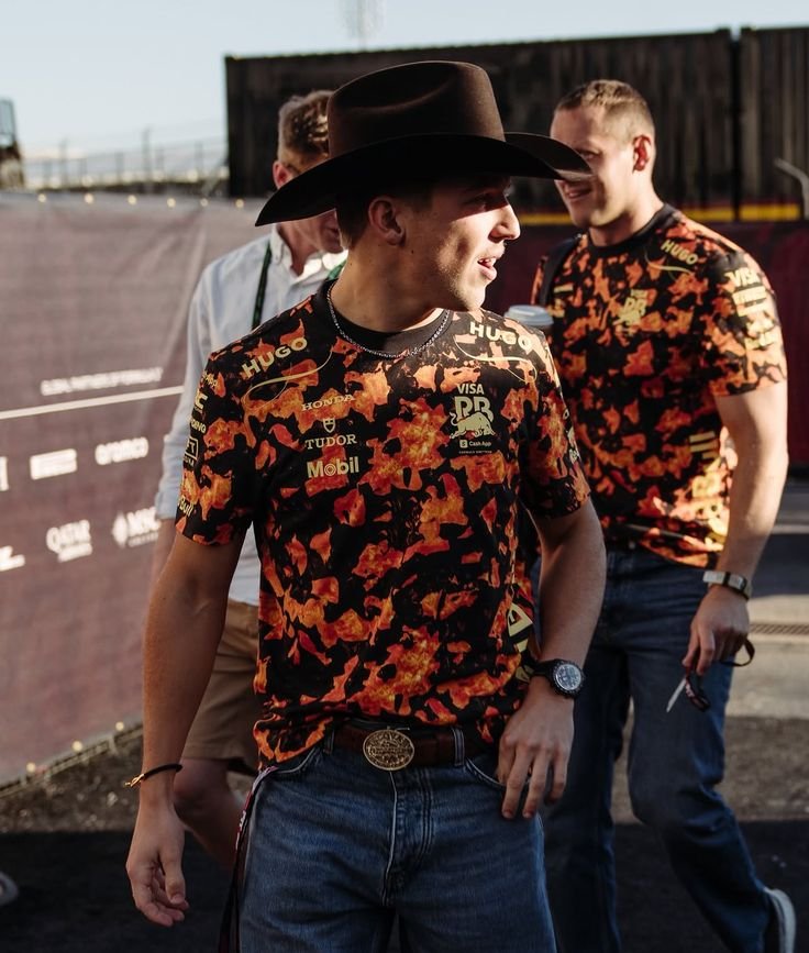 arvidrevv's tweet photo. save a horse, ride a cowboy https://t.co/dJ9QiP4TaX