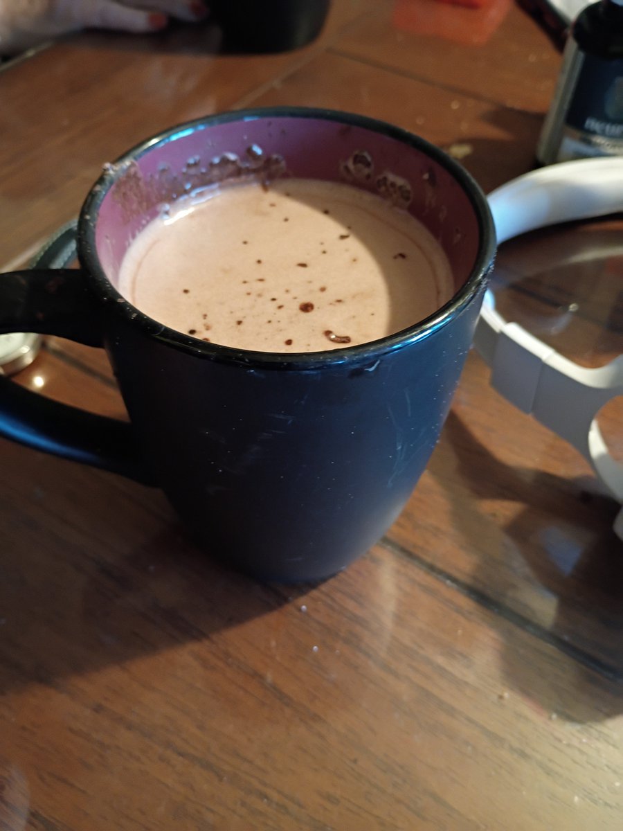 lackinginluster's tweet photo. The reduced calorie stuff lowkey doesn't even taste like chocolate but at least it's hot and low cal 

Breakfast : 40cals cup of hot cocoa... It's 39 fuckin degrees in my city this morning https://t.co/4UGe93V9uq