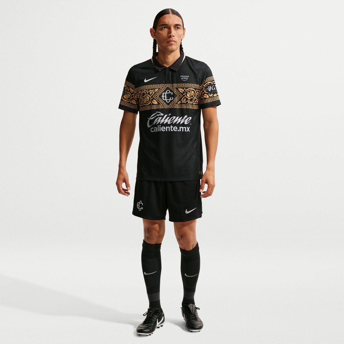 ChivasFotos's tweet photo. Nike presenta oficialmente el tercer uniforme del Club Deportivo Guadalajara https://t.co/DPqakY4CDn