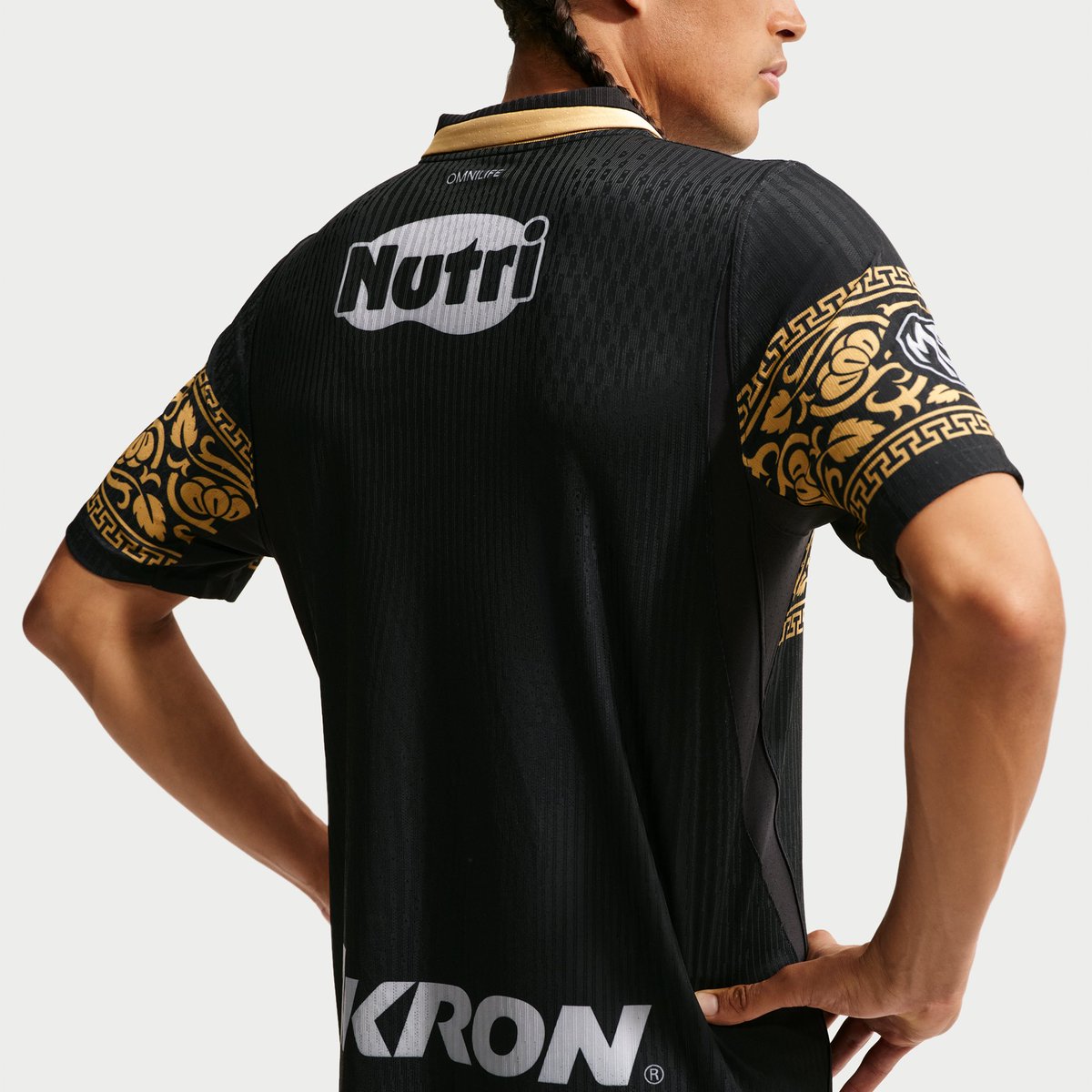 ChivasFotos's tweet photo. Nike presenta oficialmente el tercer uniforme del Club Deportivo Guadalajara https://t.co/DPqakY4CDn