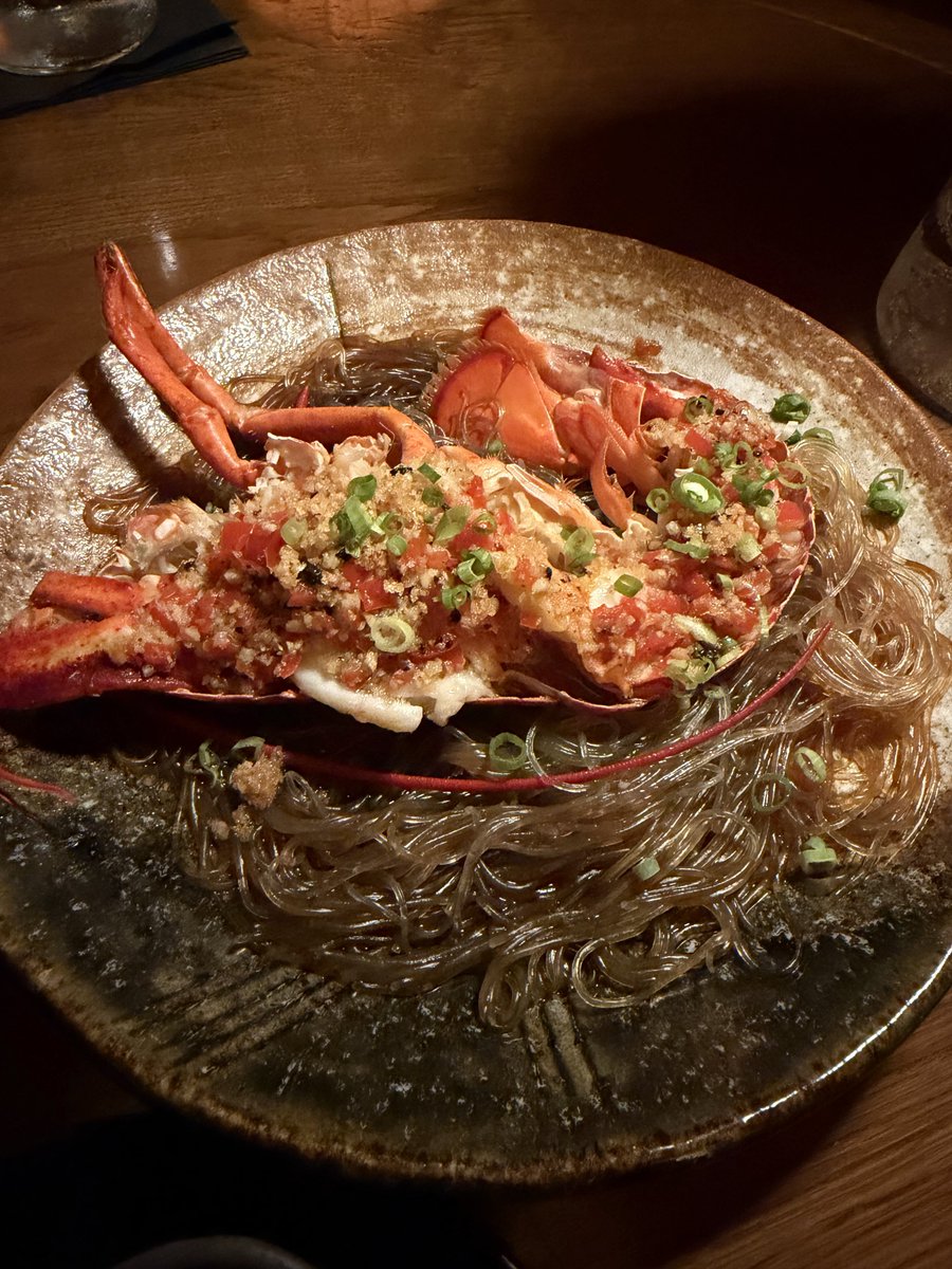truc_ak_'s tweet photo. Enjoying Cantonese cuisine at XU Dubai, located in Kempinski Hotel Mall of the Emirates. 

北京ダックうまし

#XU 
#Kempinskihotel
#CantoneseCuisine
#MICHELIN 
#広東料理 
#中華 https://t.co/vBLKC2WPww