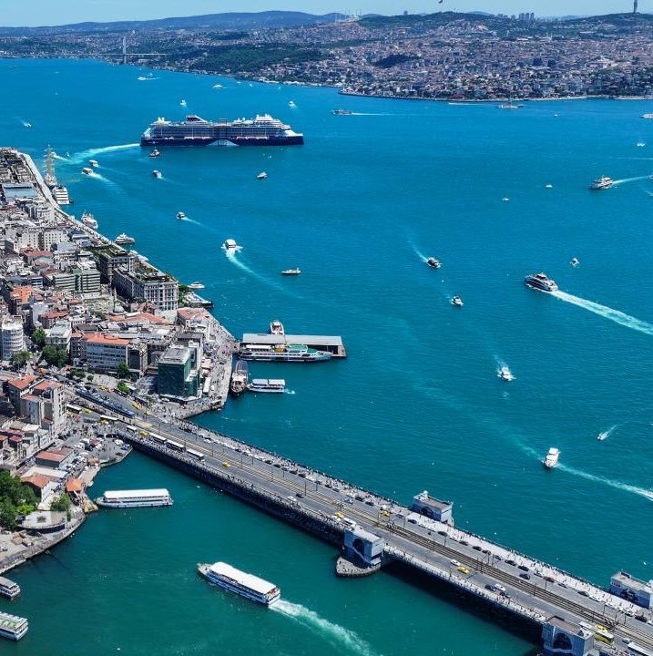 Globalite09's tweet photo. 🇹🇷 İstanbul Boğazı’nın 1 ay önceki ve bugünkü görüntüleri karşılaştırıldı: https://t.co/tMtFfkqZyC