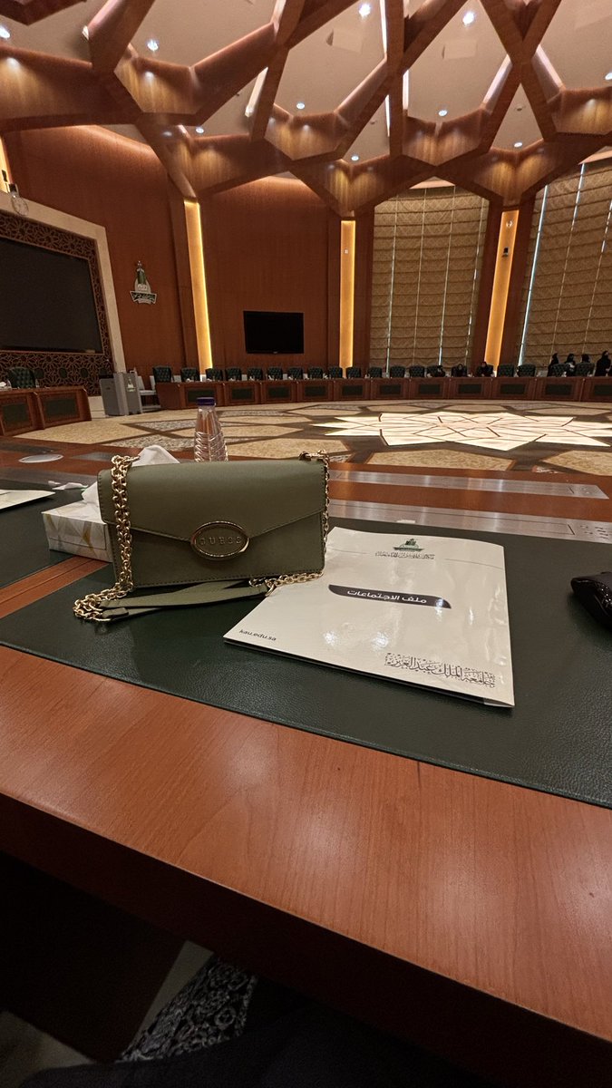 7rqvz_'s tweet photo. بكل فخر وامتنان، تشرفت اليوم بتكريمي من رئيس جامعة الملك عبدالعزيز، تقديرًا لبراءة الاختراع والتميز الأكاديمي. ✨
#KAU #جامعة_الملك_عبدالعزيز https://t.co/kdm7DZNuyX
