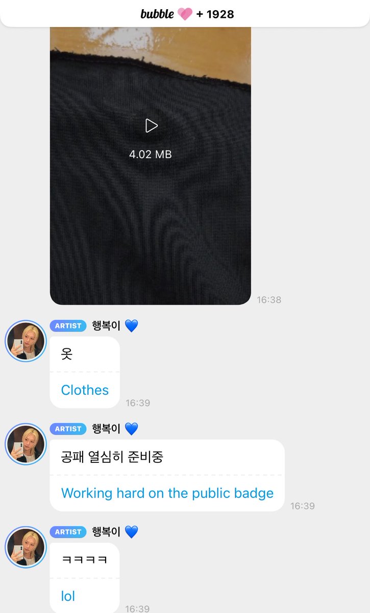 915bbok's tweet photo. felix baby, why are you ironing your clothes on the floor

🐥: working hard to prepare my airport fashion https://t.co/KcFbJKaGqM