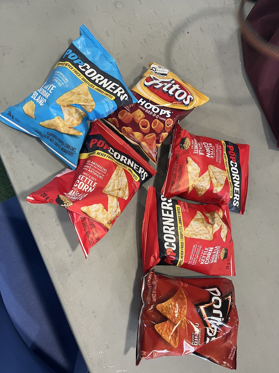 Kazmzinss's tweet photo. I won the vending machine lottery. All the popcorners fell. This is the best day ever. https://t.co/PmQHFQFaMe