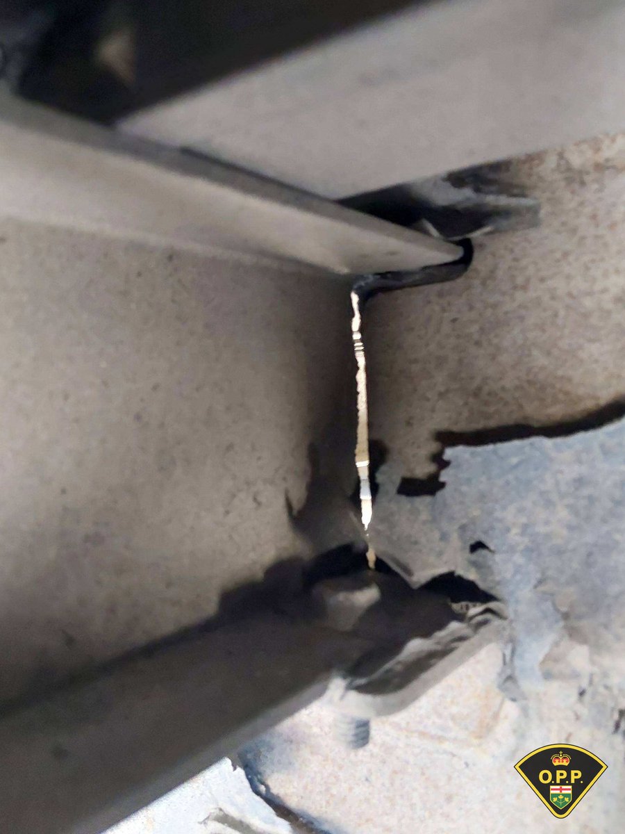 OPP_NER's tweet photo. TEMAGAMI OPP CHARGE TWO FOLLOWING COMMERCIAL VEHICLE INSPECTION

The Ontario Provincial Police (OPP) Temagami Detachment has charged two individuals following a commercial vehicle inspection that uncovered multiple safety defects on Highway 11.

On October 10, 2026, at approximately 7:45 a.m., officers stopped a commercial motor vehicle in Temagami for a Highway Traffic Act violation. An inspection revealed several safety concerns, including defective steering components, a damaged seatbelt, a fuel leak, cracked frame crossmembers and inoperative turn signals.

The vehicle was deemed unsafe for operation, and its licence plates and annual inspection sticker were removed. The driver had presented a daily inspection report indicating no defects.

A 24-year-old driver from Sudbury faces six Highway Traffic Act charges, while a 34-year-old vehicle owner and operator from Barrie faces four charges related to inspection reporting, vehicle safety standards and permitting the operation of an unsafe commercial vehicle.

Both individuals were issued offence notices and must appear in Provincial Offences Court in Haileybury at a later date.

The OPP reminds commercial vehicle drivers and operators that accurate daily inspections and proper vehicle maintenance are essential to road safety. Safety defects must be addressed before a vehicle is operated on a highway. ^mt
#TemagamiOPP #RoadSafety #CommercialVehicleSafety

-

L’OPP DE TEMAGAMI PORTE DES ACCUSATIONS CONTRE DEUX PERSONNES À LA SUITE D’UNE INSPECTION DE VÉHICULE COMMERCIAL

La Police provinciale de l’Ontario (OPP), détachement de Temagami, a porté des accusations contre deux personnes à la suite d’une inspection de véhicule commercial ayant révélé plusieurs défectuosités liées à la sécurité sur la route 11.

Le 10 octobre 2026, vers 7 h 45, des agents ont intercepté un véhicule commercial à Temagami pour une infraction au Code de la route. L’inspection a révélé plusieurs problèmes de sécurité, notamment des composants de direction défectueux, une ceinture de sécurité endommagée, une fuite de carburant, des traverses de châssis fissurées ou brisées et des feux de signalisation non fonctionnels.

Le véhicule a été jugé dangereux pour la circulation. Sa plaque d’immatriculation et sa vignette d’inspection annuelle ont été retirées. Le conducteur avait présenté un rapport d’inspection quotidienne indiquant qu’aucune défectuosité n’avait été relevée.

Un conducteur de 24 ans de Sudbury fait face à six accusations en vertu du Code de la route, tandis qu’un propriétaire et exploitant de véhicule de 34 ans de Barrie fait face à quatre accusations liées aux rapports d’inspection, aux normes de sécurité des véhicules et au fait d’avoir permis la circulation d’un véhicule commercial dangereux.

Les deux personnes ont reçu des avis d’infraction et devront comparaître devant le tribunal des infractions provinciales à Haileybury à une date ultérieure.

L’OPP rappelle aux conducteurs et aux exploitants de véhicules commerciaux que les inspections quotidiennes effectuées correctement, les rapports exacts et l’entretien adéquat des véhicules sont essentiels à la sécurité routière. Toute défectuosité liée à la sécurité doit être corrigée avant qu’un véhicule circule sur une route. ^mt