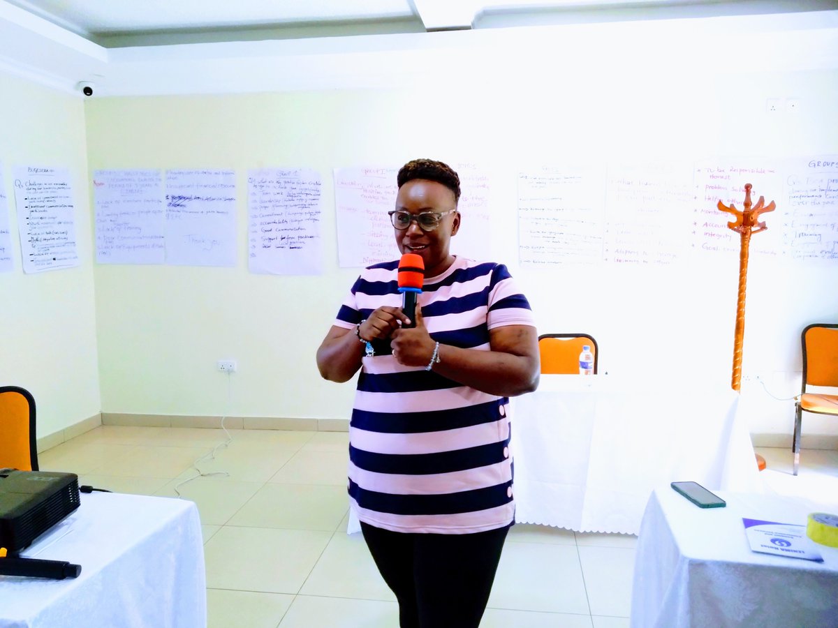 bugeserayouth's tweet photo. @nycnyanza @VSO_Rwanda @RwandaYouth @RwandaYouthArts @jnabdallah @Pascal_Mboni @MutabaziRich @BugeseraDistr @NyanzaDistrict @NyamaswaFrancis @ruhumurizaanse2 @Eli_KWIZERA @UmukundwaV Urubyiruko rwahawe ikiganiro ku matora ateganyijwe n'uruhare rw'Urubyiruko mu migendekere myiza y'amatora. Bagaragarijwe kandi ibikorwa biteganyijwe muri gahunda y'Iterambere DDS ry'uturere twa Bugesera na Nyanza n'amahirwe Urubyiruko rufite mu mishinga migari iri utu turere. https://t.co/ovOudXx5RM