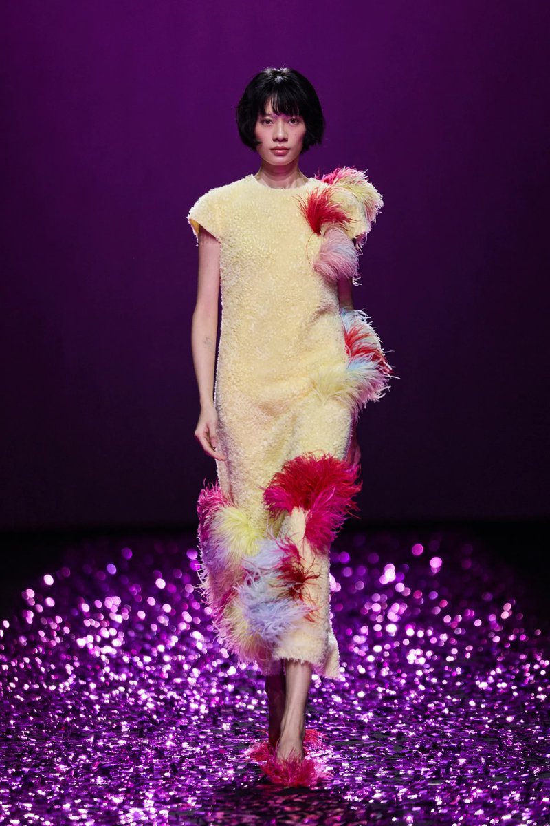cafewindows's tweet photo. shuting qui ss27 at shanghai fashion week ˙⋆✮ ݁ ˖ https://t.co/uMbPSLOZCf