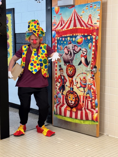 BCSFeedsKids's tweet photo. The circus has arrived at Weaverville Elementary School for National School Lunch Week! 🎪✨   

📸 Christy Warren

@BuncombeSchools #BuncombeFeedsKids #BCSFeedsKids #BCSAdvantage #BCsRocks #ASAP #BuncombeNC #BuncombeNorthCarolina #Buncombe #NCSchools #BuncombeCounty #NSLW26 https://t.co/rmL4p7wCmq