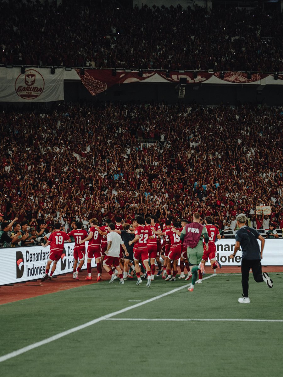 Oleromney's tweet photo. 35 years in the waiting and we finally delivered, this one hits different because it’s strictly for you guys. we are 𝐂𝐇𝐀𝐌𝐏𝐈𝐎𝐍𝐒. 🏆💯 https://t.co/UqxvKMMamb