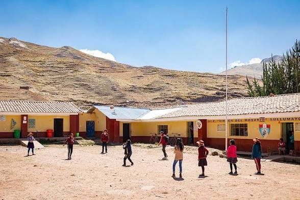 TendenPoIitica's tweet photo. "DNU"

Porque está en debate que en caso de derogarse el DNU de La Libertad Avanza, volvería a quedar PROHIBIDO el internet satelital, lo que significa que las más de 700 escuelas que hoy gozan de internet gracias a Starlink, lo perderían. https://t.co/irDf2LM3ya