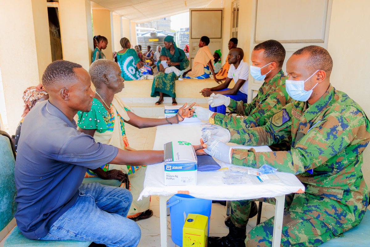RwandaMoD's tweet photo. Rwandan peacekeepers serving under the United Nations Mission in South Sudan (UNMISS), from RWANBATT-1 and RWANBATT-3, in collaboration with the Rwanda Formed Police Unit (RWA-FPU) and the Society for Family Health South Sudan (SFH), have concluded a two-day medical outreach, providing free healthcare services to 946 residents of Luri-Rokwe Sector and surrounding areas in Juba County, South Sudan.https://t.co/UhISm2mEV7
-----------------------
Ingabo z'u Rwanda zibarizwa muri Batayo za RWANBATT-1 na RWANBATT-3, Abapolisi b'u Rwanda ( RWA-FPU) bari mu butumwa bw’Umuryango w’Abibumbye muri Sudani y’Epfo (UNMISS), ku bufatanye n’Umuryango Society for Family Health South Sudan (SFH), basoje igikorwa cy’iminsi ibiri cyo gutanga serivisi z’ubuvuzi ku buntu, aho bavuye abaturage 946 bo mu gace ka Luri-Rokwe no mu nkengero zako, mu nkengero z'umujyi wa Juba, muri Sudani y’Epfo. https://t.co/YHnWDaxGBi