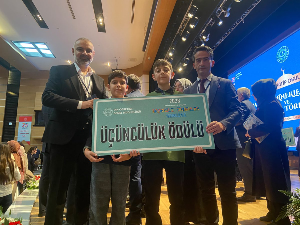 HasbiIHO's tweet photo. BÜYÜK GURUR, BÜYÜK BAŞARI🏆

DÖGM tarafından düzenlenen İmam Hatip Okulları Arası Başarılı Örnekler Sergisi kapsamında okulumuzun projesi Türkiye 3.’sü olarak dereceye girmiştir🥉👏🏻

Öğretmenimiz M.Fatih Akman’a teşekkürler 🌸

@ali_eyyupkoca 
@mehmeteminduya1 
@fatihaydar47 https://t.co/X8db49rXrN