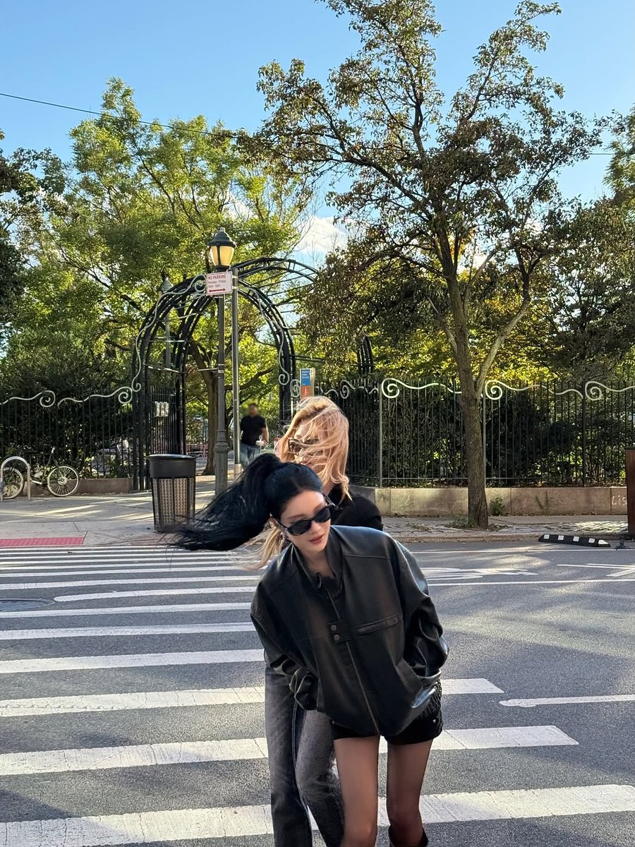 juunkimu's tweet photo. 𖤐 ˚₊‧ no rush, no fuss, just us owning our little corner of the city.  leather jackets, dark shades, and a wind-blown kind of confidence. out here with stella nnie, keeping it cool without even trying. ⋆｡°✩ https://t.co/9nokHo5jo1
