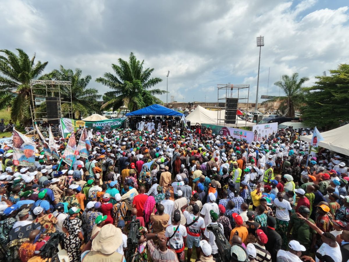 Olatoyechrn's tweet photo. Oyo people are ready, both youths and adults are ready, vehicles are ready for the campaign 

Outside for Senator Sharafadeen Abiodun Alli 
2027 must obey seh
Vote senator Sharafadeen Abiodun Alli 2027
Vote BSA2027
#oyoahead
#BSA2027 https://t.co/XnGUfcQLlf