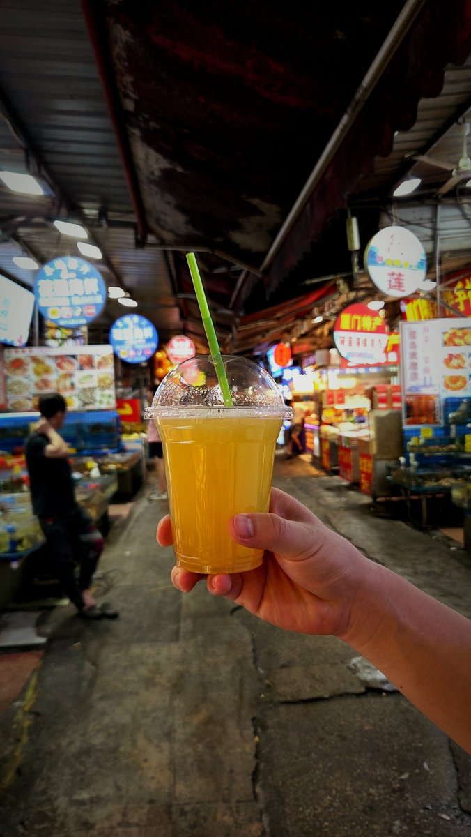 mtomtoaaasan's tweet photo. 3度目の中国！
厦門って街で海鮮が有名らしくて
大量の牡蠣炊き込みご飯
うなぎ1匹煮込み
海鮮鍋
まじで量多すぎるけどめちゃくちゃ美味しかった！
部屋はオーシャンビュー最高やけど変なとこに風呂あってエロい https://t.co/aSR0xUDJBV