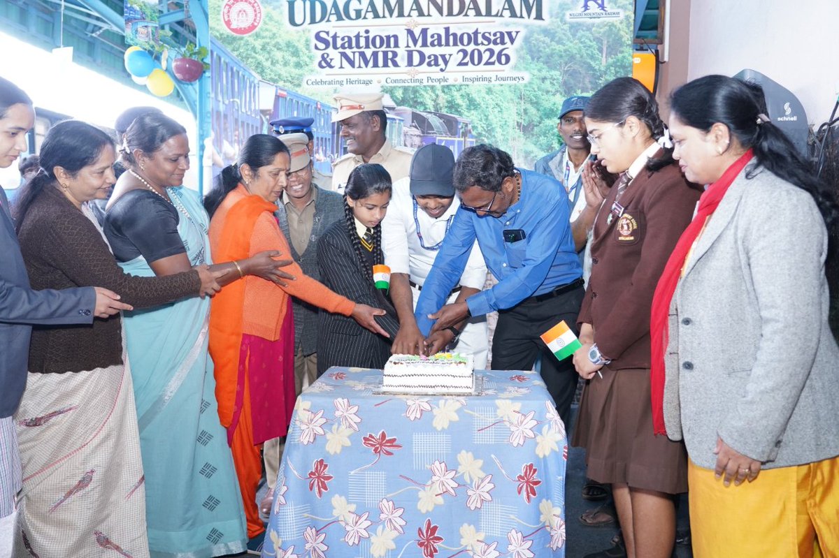 SalemDRM's tweet photo. Sharing Joy with Passengers! 🎂❤️

Flag hosting, balloon releasing ceremony &amp; cake cutting &amp; cake distribution to passengers for Station Mahotsav &amp; NMR Day celebrated at UAM.

117 years of connecting hearts - Since 15.10.1908!

#NMRDay #UAM #Ooty https://t.co/FAdYMQD2qD