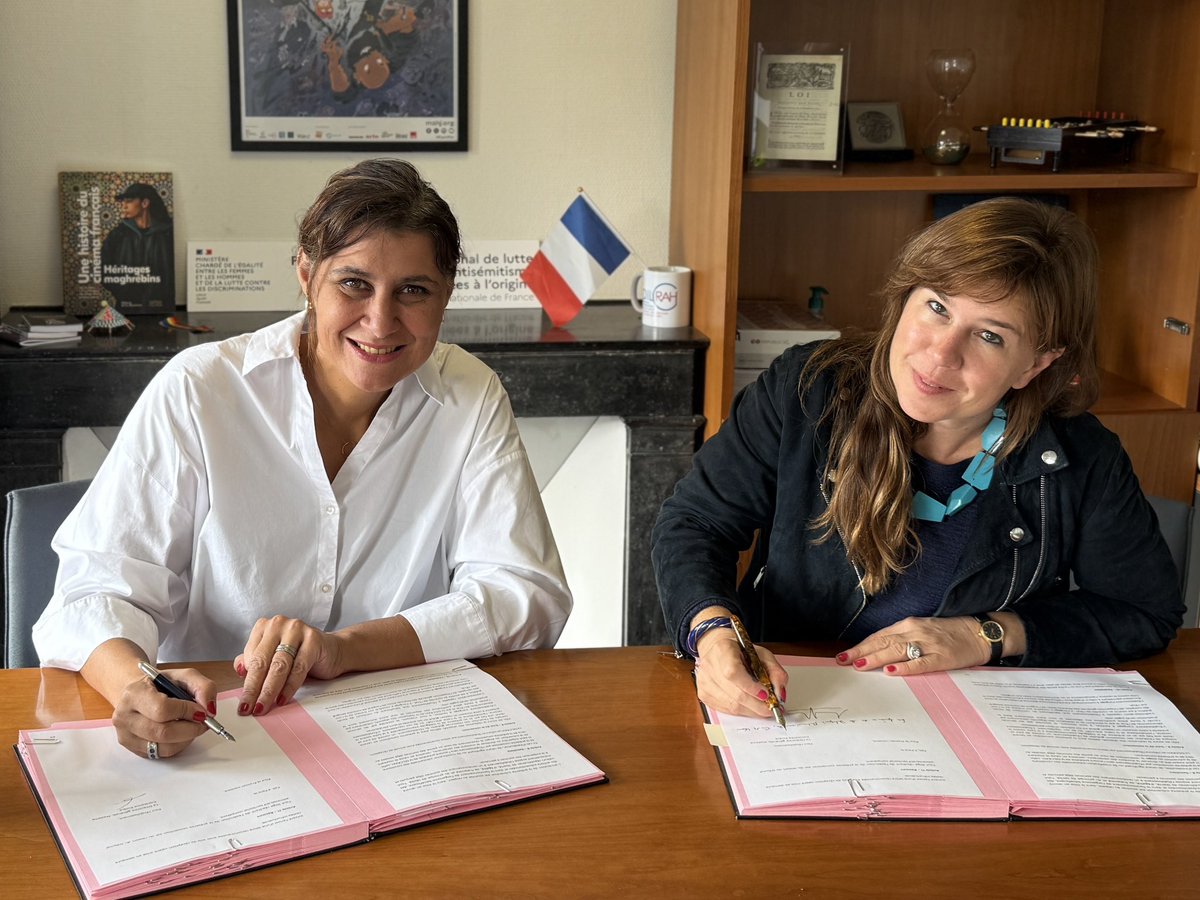 DILCRAH's tweet photo. La ministre @auroreberge a souhaité réaffirmer son soutien au Musée national de l’histoire de l’immigration, au Palais de la Porte Dorée, partenaire historique de la lutte contre le racisme et l’antisémitisme.

À cet effet, la déléguée interministérielle Cindy Léoni a signé aujourd’hui une convention pluriannuelle d’objectifs de 2026 à 2028 avec Constance Rivière, directrice du Palais, pour renforcer leur engagement commun en faveur de la transmission de l’histoire de l’immigration, de l’éducation et de la culture.

Un partenariat essentiel pour faire vivre les mémoires plurielles et lutter contre les discriminations !
