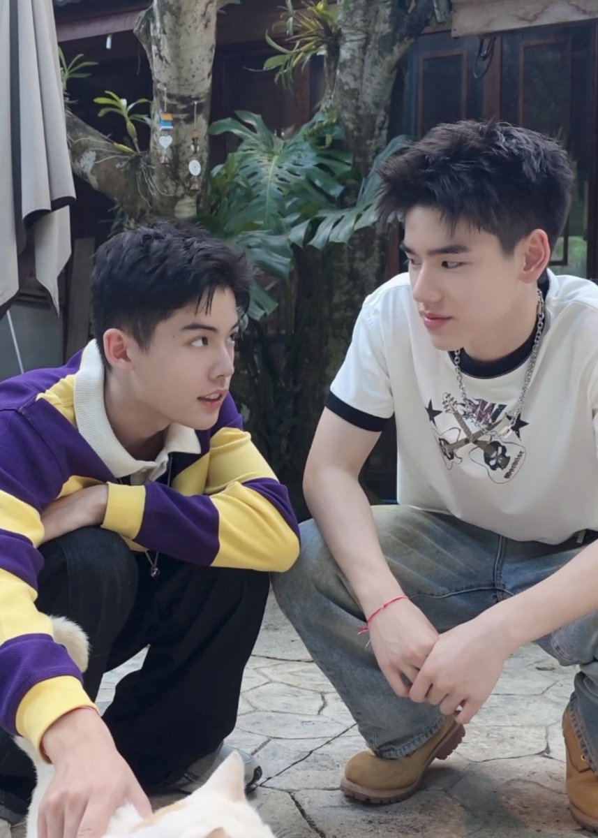 gicungthichu's tweet photo. Hai người này gặp khó khăn khi nhìn vào mắt nhau à???  🧐
Mắt đối mắt ko nổi 1s haha =)))

#YujeenYugene #CCCSummerCrushQ3
#ujeenayp_ #yugeneyannawat https://t.co/ufgKbv2TsT