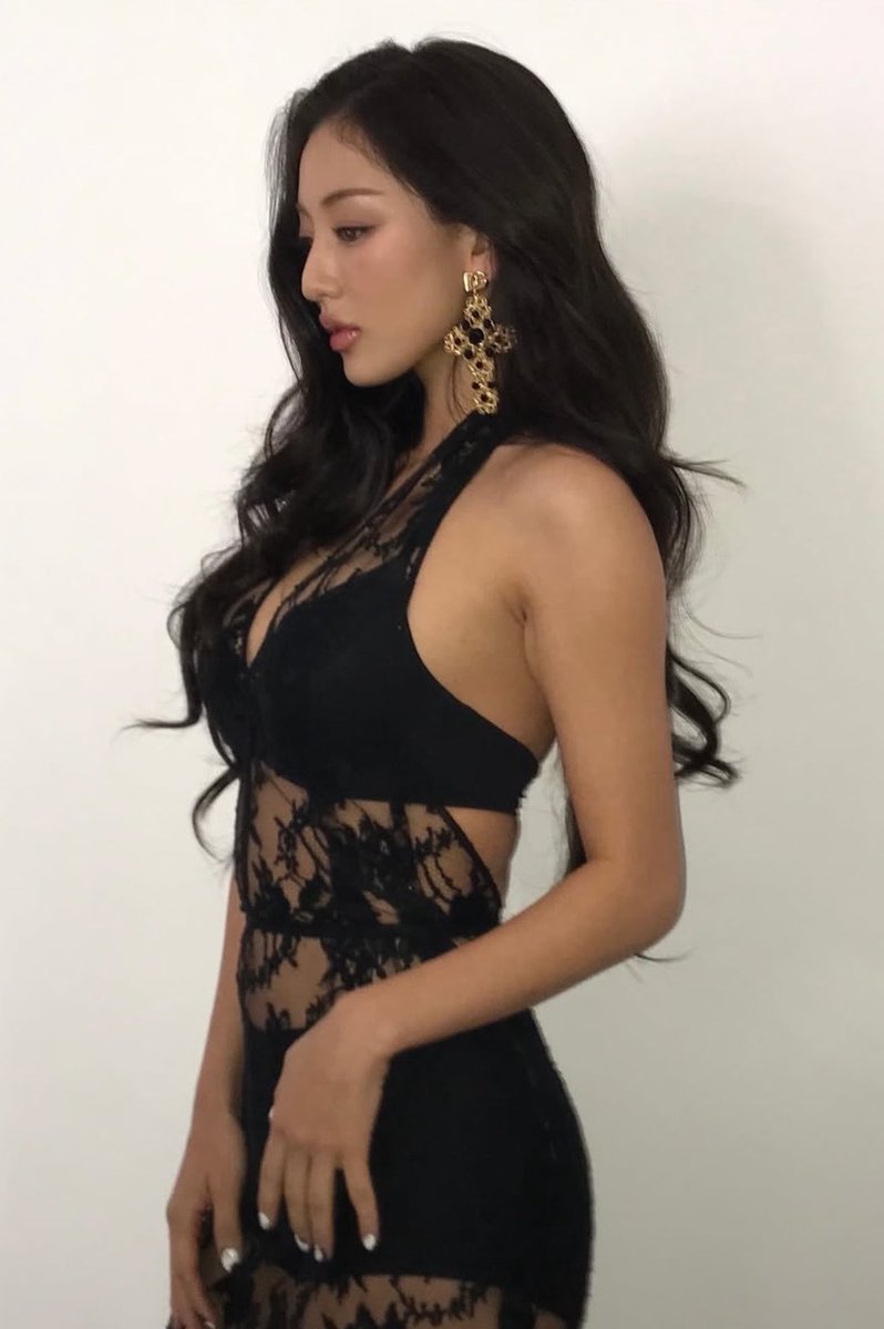 saintshyo's tweet photo. its been a year since one of her best outfits of all time like genuinely what a woman https://t.co/CQhlGJaUkG