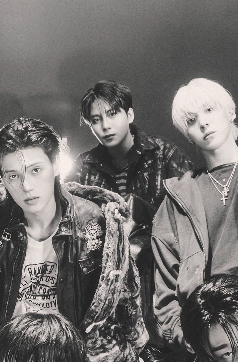 jhs_rev's tweet photo. maknae on TOP indeed https://t.co/HEXIyOdYh3