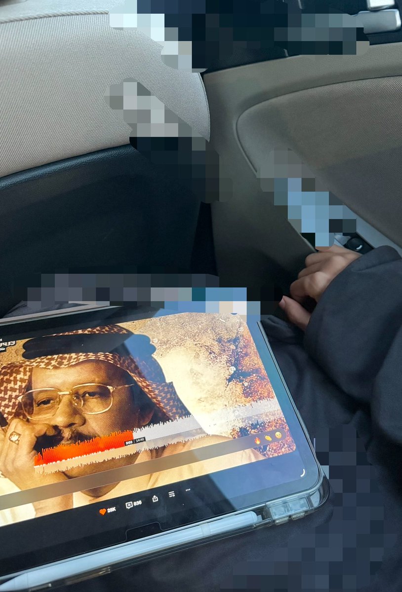 iwozei's tweet photo. البنات ركبوني ورا. 
بس البلاي ليست معاي فـ حاليًا قاعده اعاقبهم بأغاني
 أكثر مغني مايحبونه🩶 https://t.co/xhtqIXQdjh