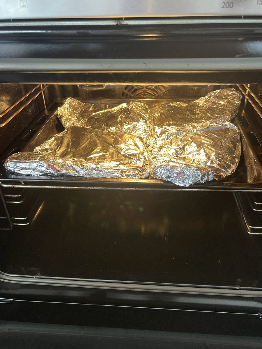 SR_VisualsYT's tweet photo. Slow cooking ribs 😮‍💨 https://t.co/efiIlvkZOj