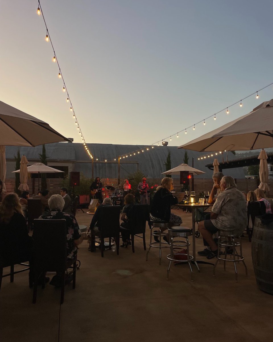 CarrWinery's tweet photo. Out of the Blue ๐ธ Friday, October 15th | 7-9pm
Sip on your favorite Carr wines and enjoy delicious empanadas delivered to you by Buena Onda.
Free admission, 21+
#carrwinery #carr #santabarbara #barrelroomsessions #seesb https://t.co/TMYZswnzCx