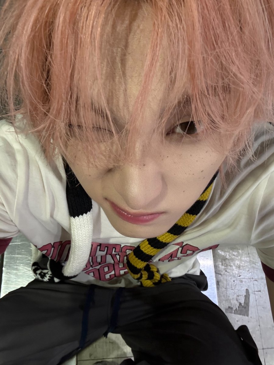 sunghosloops's tweet photo. 261016 🐈💌 12:09am kst https://t.co/qgLDYhFYuZ
