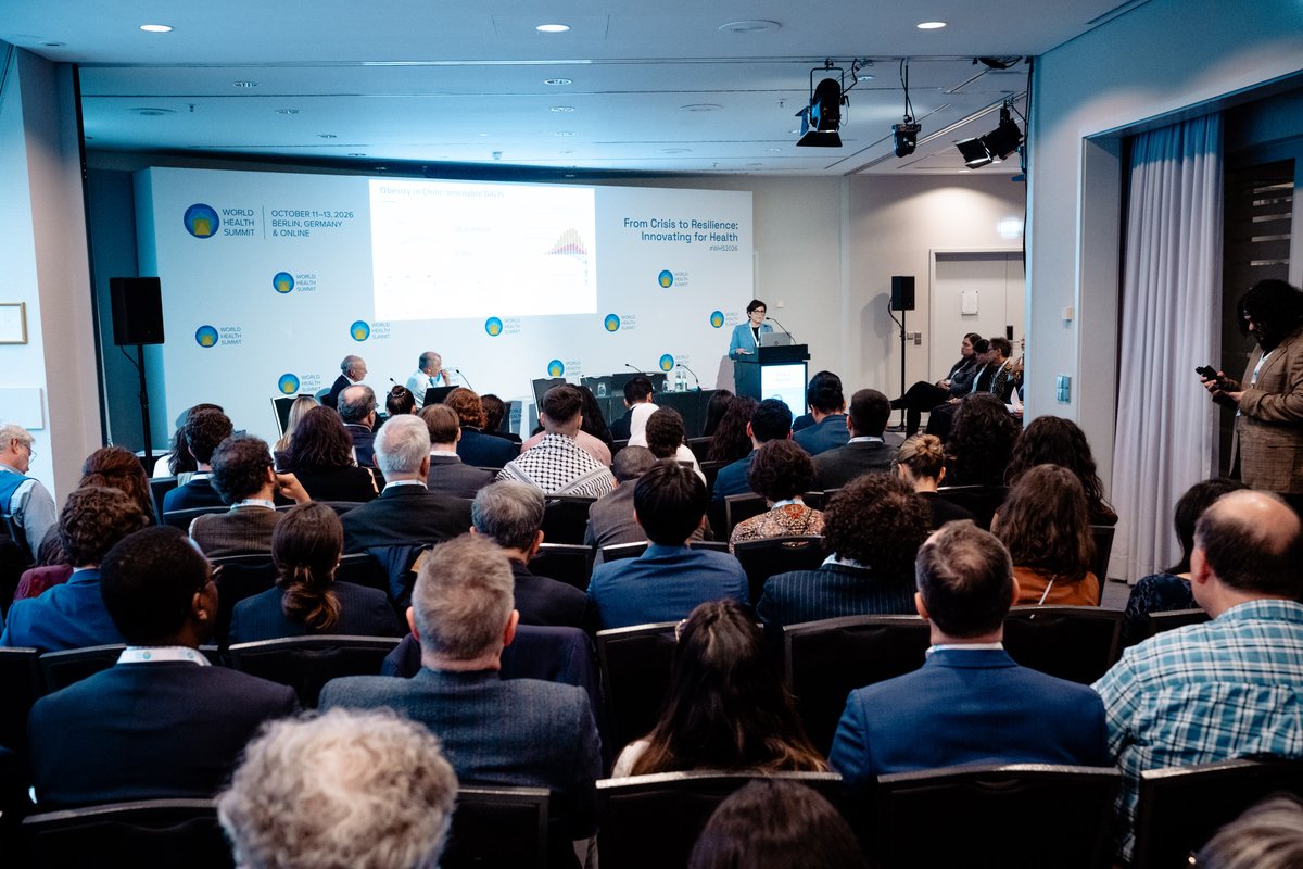 ObservatorioUDP's tweet photo. La Dra. Ximena Aguilera, directora del Observatorio de Salud UDP, participó en el @WorldHealthSmt 2026 en Berlín, en sesiones sobre escenarios de salud al 2050, financiamiento de la vigilancia y redes globales de observatorios de salud. Más info en: https://t.co/LWEXoNBoxh. https://t.co/RZNcPlXInC