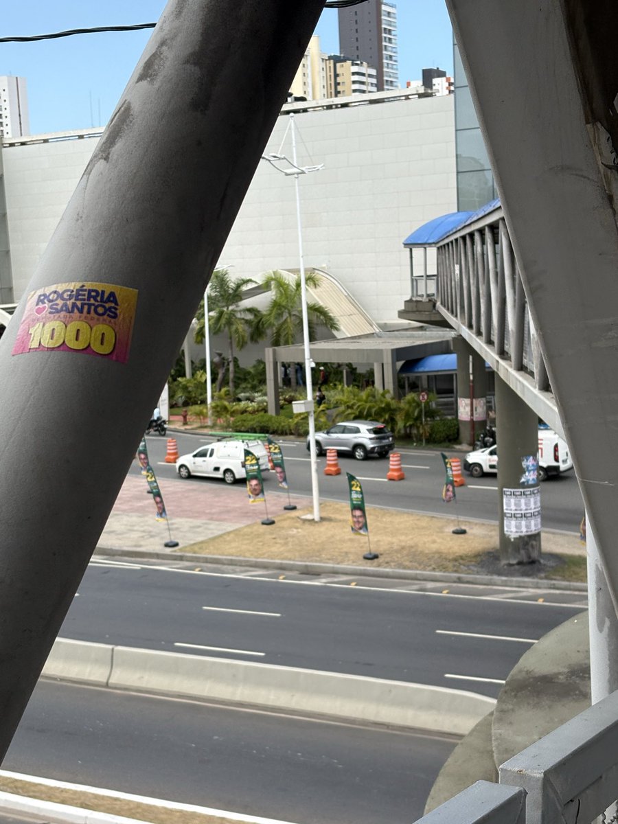 peutalri's tweet photo. Estão deixando minha cidade feia, parem imediatamente!!!
Bolsonarismo não se cria aqui https://t.co/EwAGd20xRn