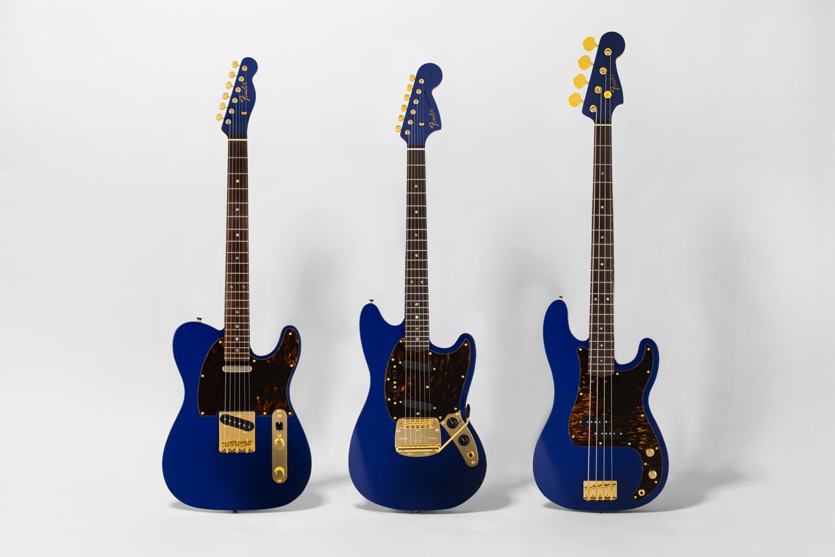 Fender_Official's tweet photo. 💙 日本伝統色"瑠璃色"のMade in Japan Limited Ruri Blue Collectionが10/16発売！

半艶仕上げ濃紺にゴールドパーツ、Custom Shop PU搭載🎸

Telecaster、Mustang、Precision Bassの全3モデル展開。

✨ Fender Flagship Tokyo＆公式オンラインショップ限定販売！

https://t.co/ue2ABsxAfK https://t.co/yOxVa87ovm