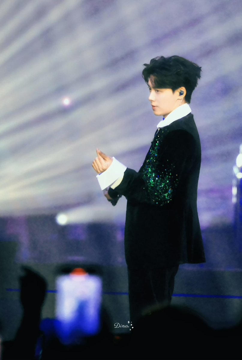 FavorLee_54's tweet photo. 🫰🏻#LiYifeng #李易峰 #LYFENG #lyf #이역봉 #りいふう #หลี่อี้เฟิง #リー・イーフォン #LýDịchPhong #loveyouforever https://t.co/8wWaycmhsb
