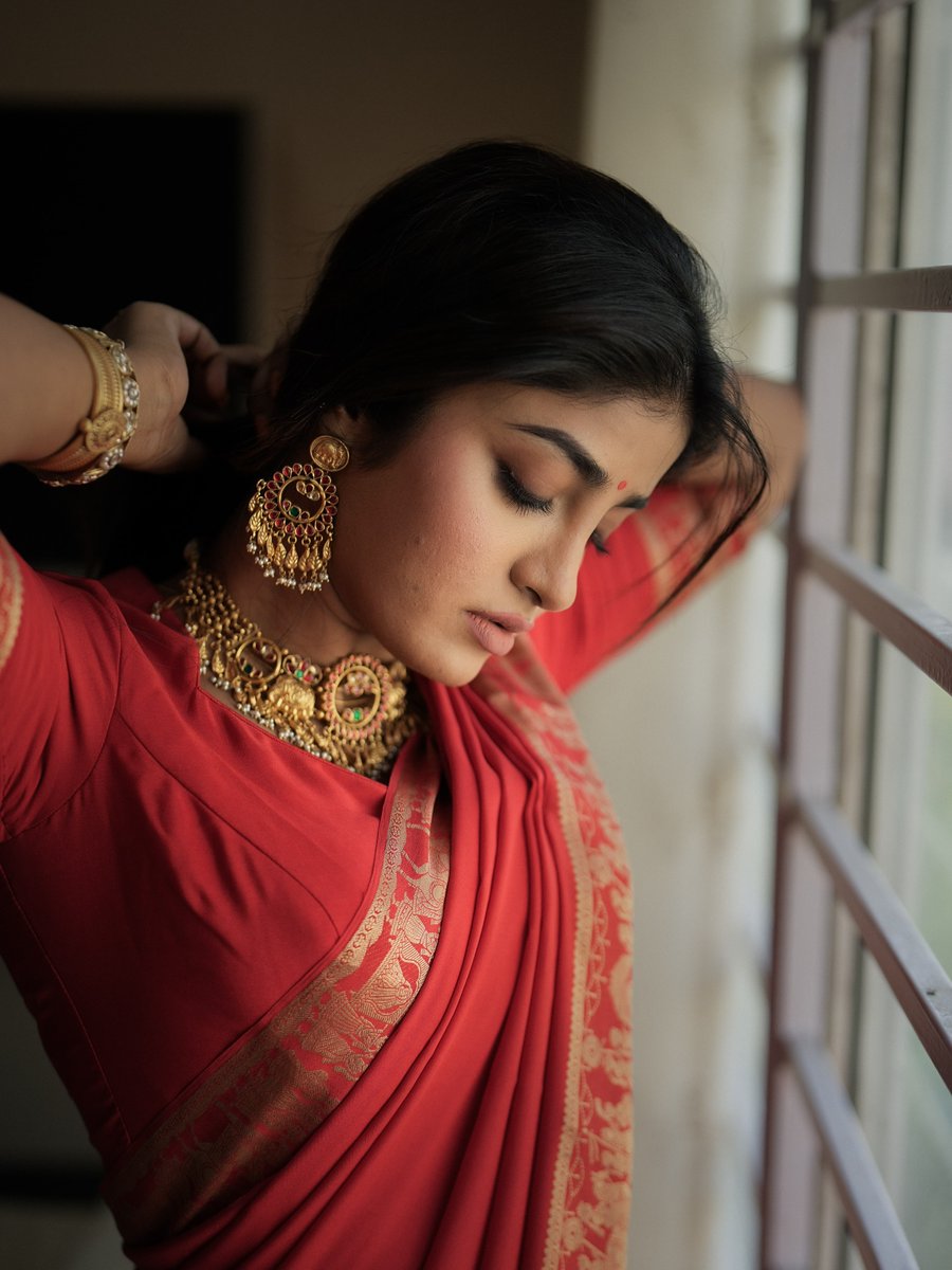 hayathidimple's tweet photo. Comment one word for this saree look.. 🗨️ https://t.co/Tyczkimnyg