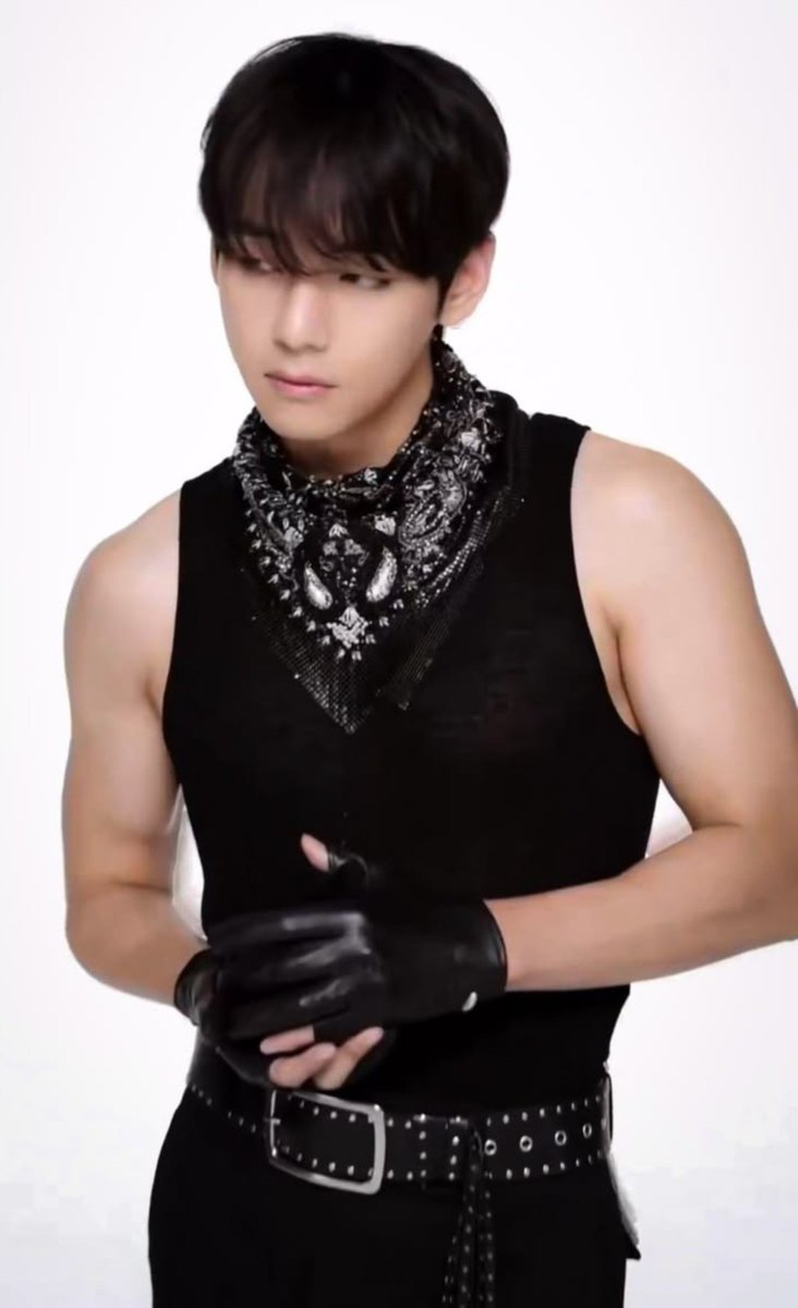 thvismuse's tweet photo. the fact that we hv actually got a whole mafia boss Taehyung photoshoot https://t.co/vxusIu8rtP