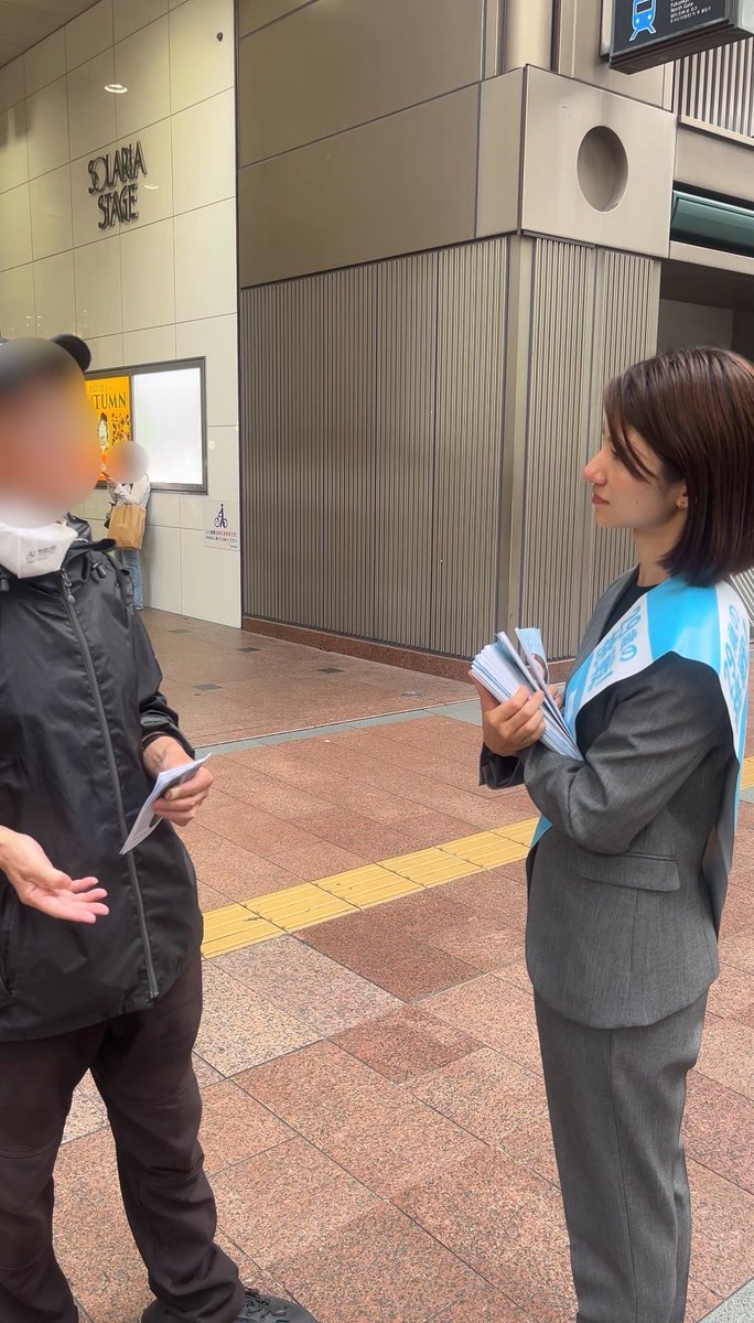 sasaki_ayano_'s tweet photo. 本日は天神駅にて夕方のご挨拶を行いました。

熱心につくりたい福岡の未来像や、私への期待を話してくださる方が多く、声援をたくさんいただきました。

みなさんの声を聞き、一緒により魅力的な福岡をつくっていきます。

#佐々木あやの　#タスキをつなぐ https://t.co/QOSHENx0qh