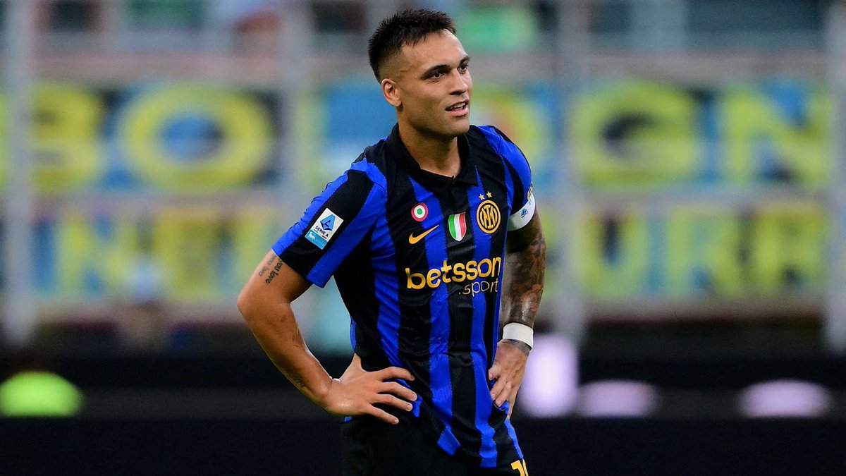 GuarroPas's tweet photo. Inter, per Stones ancora un paio di settimane ai box. Jones e Lautaro si attestano più o meno sugli stessi giorni di recupero, entrambi dovrebbero rientrare dopo la sosta, l’inglese dovrebbe iniziare a lavorare in gruppo qualche giorno prima. https://t.co/t22YKQswFI