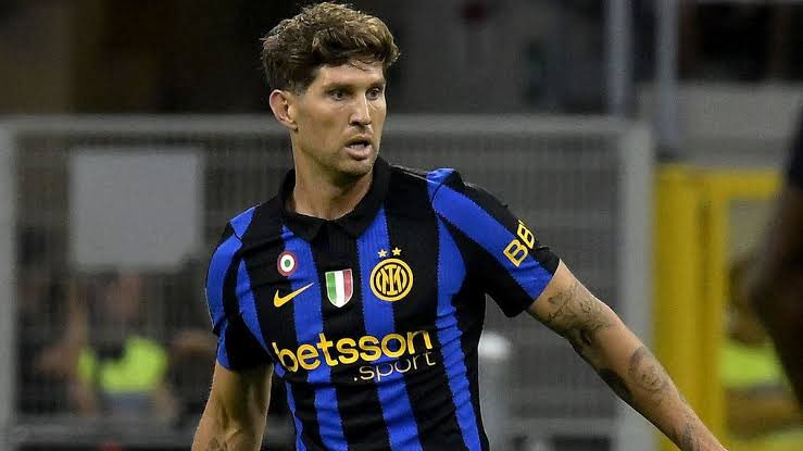 GuarroPas's tweet photo. Inter, per Stones ancora un paio di settimane ai box. Jones e Lautaro si attestano più o meno sugli stessi giorni di recupero, entrambi dovrebbero rientrare dopo la sosta, l’inglese dovrebbe iniziare a lavorare in gruppo qualche giorno prima. https://t.co/t22YKQswFI