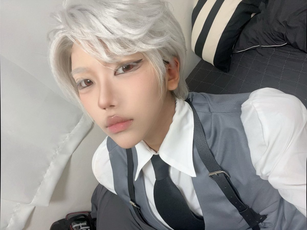 vcnxae's tweet photo. 일반인과 코스프레요? https://t.co/hMHcv9R3aF