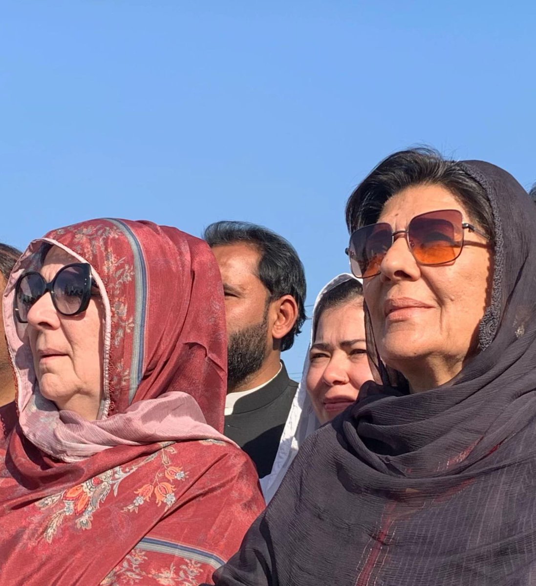 ChMohsin1n1's tweet photo. بہادری کو سلام! عمران خان کی بہادر بہن کے حوصلے کو سلام!جب تک انصاف نہیں ملے گا تب تک ہم ان کی رہائی اور انصاف کے لیے آواز بلند کرتے رہیں گے۔ 🔥✊

#ظلم_کا_راج_نہیں_چلے_گا https://t.co/eEvBoLVikS