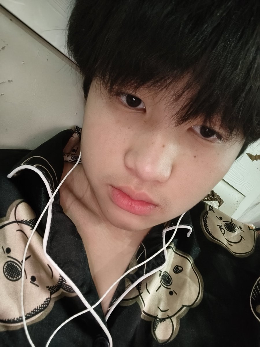 nmsl0515's tweet photo. 我觉得有线耳机也很好用✌️ https://t.co/Lru9NaRjee