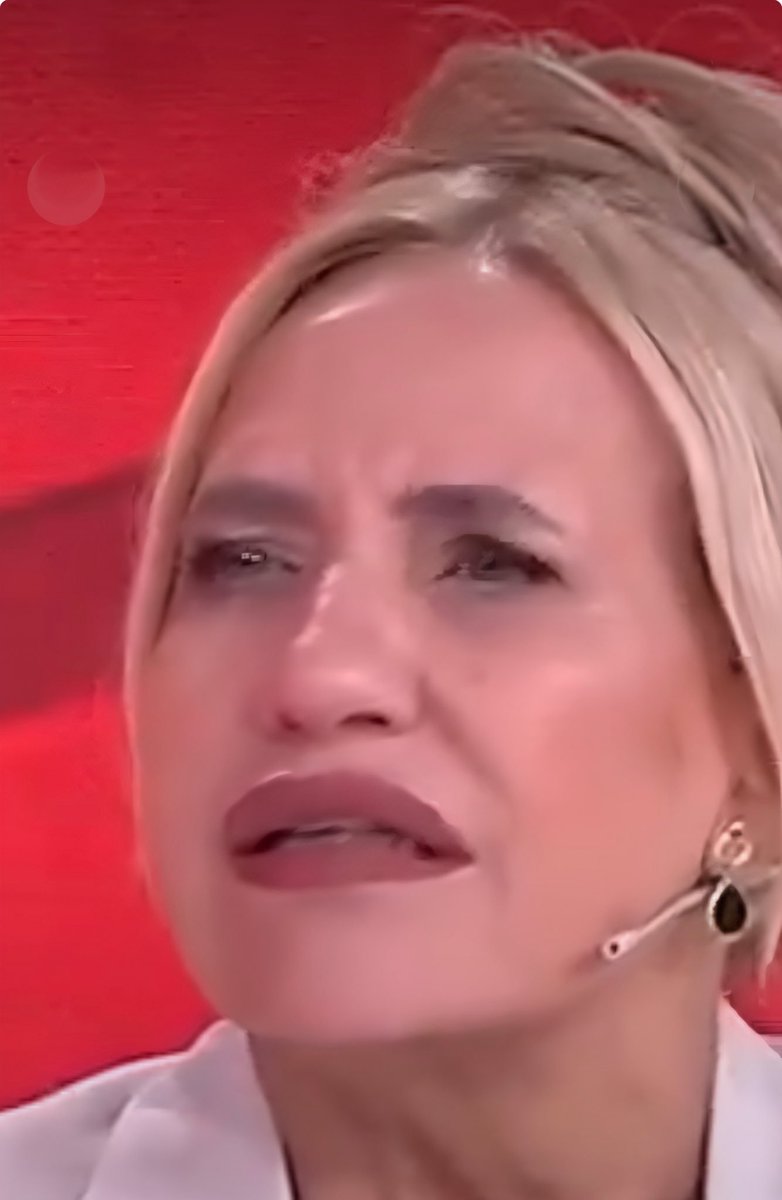 gab1027885's tweet photo. @MirandaV14Ok @Leyla_ambrocio2 Denunciada por la MITOMANA MONTAJISTA, que la deja con un delincuente investigado por la justicia y la hermana de un pedó https://t.co/mR26Khy5uc